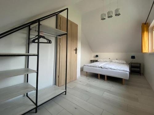 2 bedrooms, 4 beds