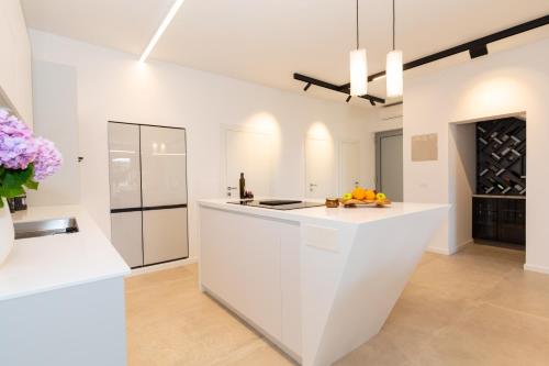 Konyha, Luxury house Natanel in Splitska