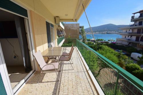 Eclectic Apartment with Stunning Seaview - Porto Rafti