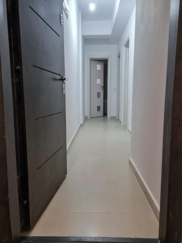 Deluxe 2 bedroom apartment with balcony and private parking 4
