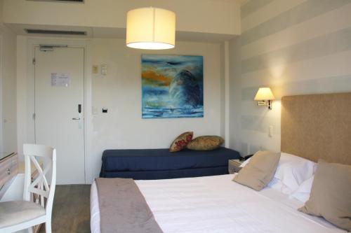 3 twin beds