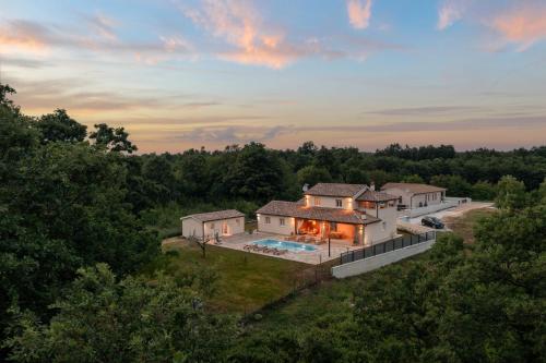 Villa Savičenta – khách sạn tại Gradisce
