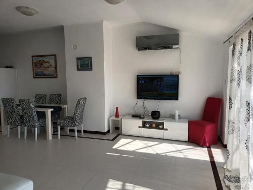 Lustica-Apartment Dora2 in Mirista