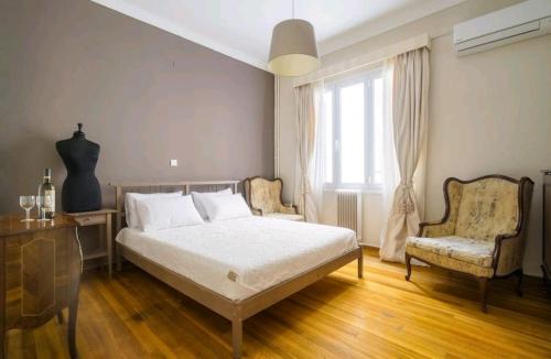Emporikon Apartment Steps From Historic Center, Atene