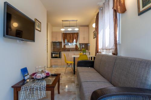 Bougainvillea house with private garden in Pharae