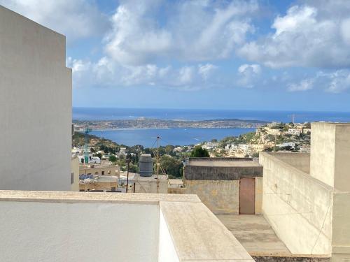Penthouse "Maltese scent" 3