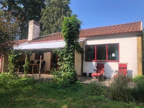 B&B Höör - Gatehouse at unique farm, neighbour to yaks & emus - Bed and Breakfast Höör