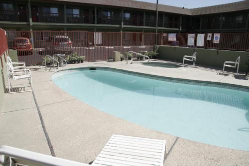 สระว่ายน้ำ, King City in คิงซิตี้ (แคลิฟอร์เนีย)