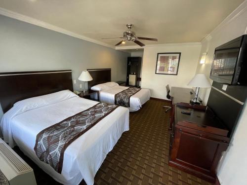 ฮอลลีวูดเกสท์อินน์ (Hollywood Guest Inn) near พิพิธภัณฑ์ฮอลลีวูด