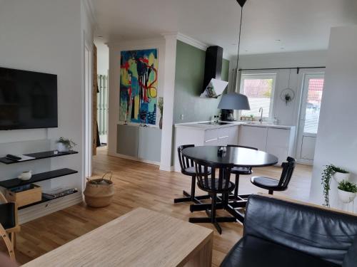  Løkken centrum ferielejlighed-apartment 4E, Pension in Løkken bei Aalborg