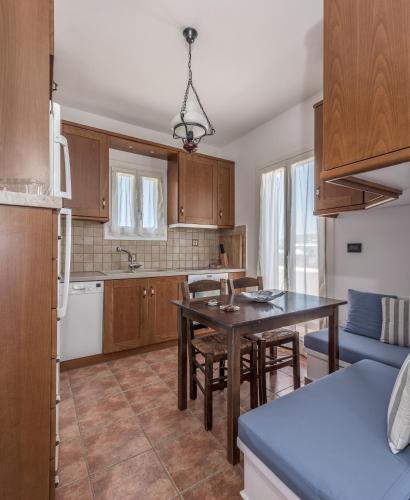 Akitos Maisonette – Adamantas