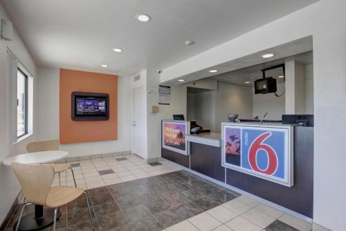 Motel 6-Corona, CA