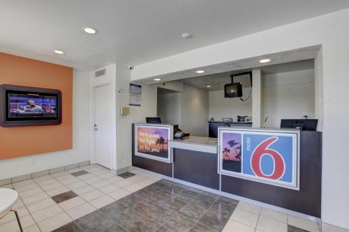 Motel 6-Corona, CA