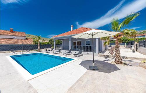 Lovely Home In Trogir With Kitchen