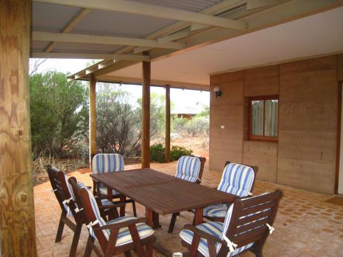 Wooleen Station Wooleen Station is perfectly located for both business and leisure guests in Murchison. Both business travelers and tourists can enjoy the propertys facilities and services. Take advantage of the pro