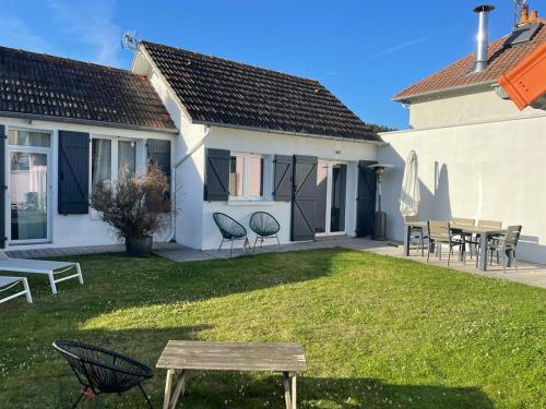 MAISON BENERVILLE gîte à louer Clairefontaine Racecourse