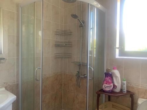 Zuhanyzó, Studio Fatinia in Byala