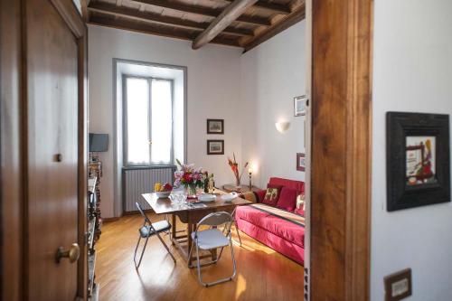Bilocale nel cuore del quartiere ebraico, Rome