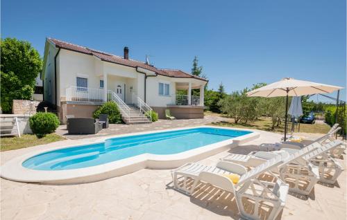 Gorgeous Home In Vinjani Donji With Outdoor Swimming Pool - Location saisonnière - Crna Gora