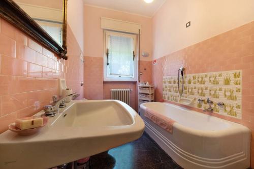 Bathroom, Villa Magnolia in Oliveto Lario