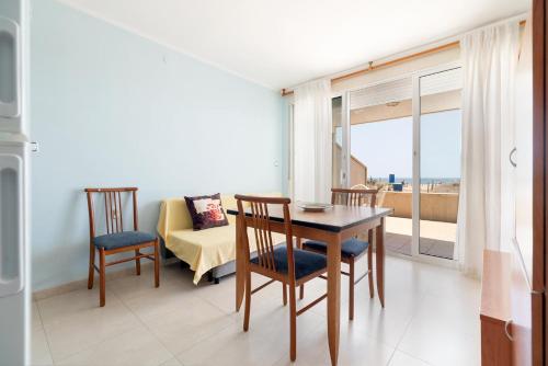  Apartamento Denis Playa 1, Pension in Castelldefels