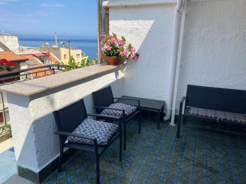 Attico con terrazza a Letojanni Taormina in Piazza Durante - Apartment - Letojanni