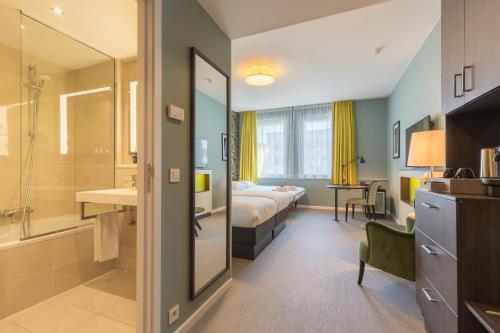 room detail thumbnail 1