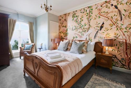 The Spa Chalet Scarborough Hot tub, pool, gym, beach location in Scarborough