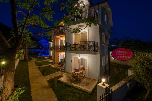  Infinity Lily Apartments, Pension in Fethiye