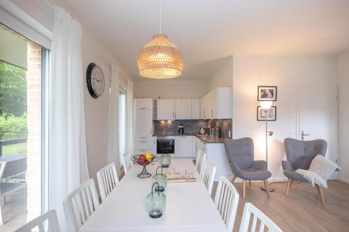 Apartment with Terrace image 8