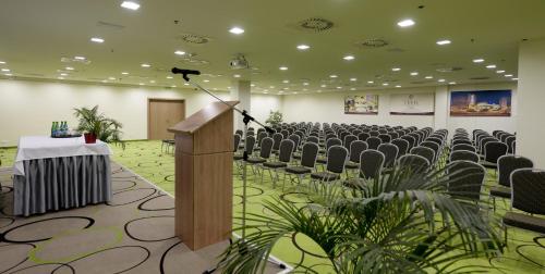 36876137 Hunguest Hotel Gyula