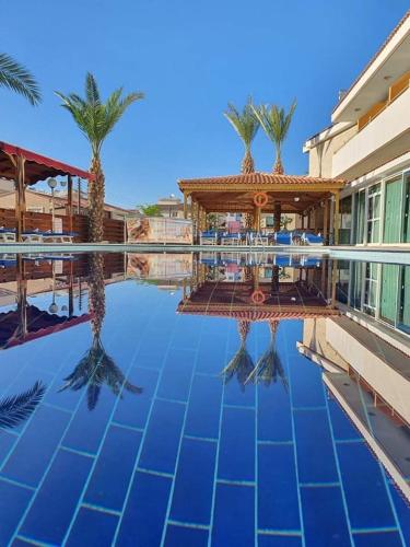 Peldbaseins, M. Moniatis Hotel in Germasogeia