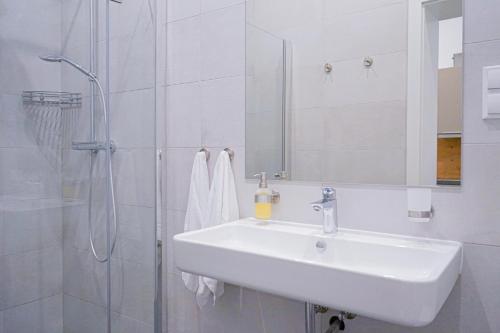 Nadland Apartments B7 - image 2