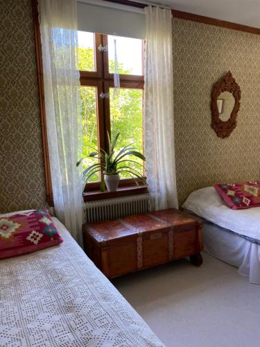 2 twin beds