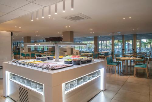 Restaurant, Hotel Roquetas El Palmeral by Pierre & Vacances in Roquetas De Mar