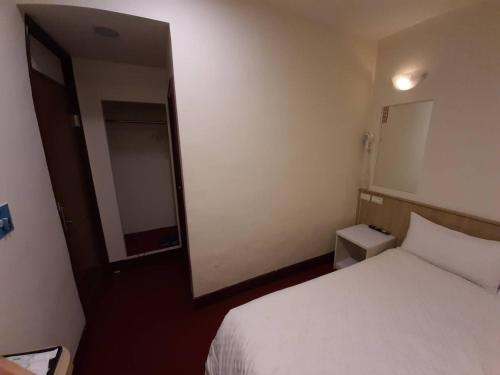 1 twin bed