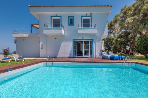 Swimming pool, Beautiful 5bedroom villa big pool, close to beach! near Great View