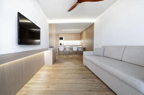 2 twin beds, 1 sofa bed