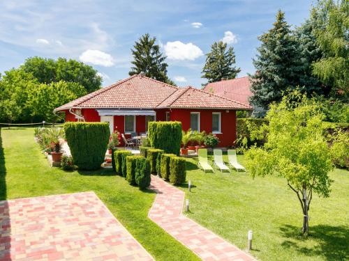 B&B Balatonszemes - Holiday Home Sunshine by Interhome - Bed and Breakfast Balatonszemes