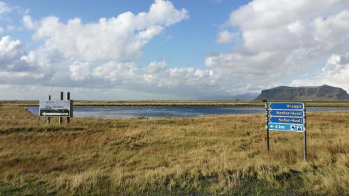A Hotel Com Mid Hvoll Cottages Holiday Home Sudur Hvoll