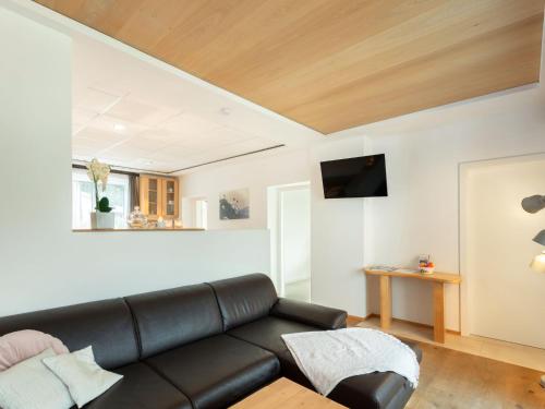 Apartment Apartmenthaus Dreier-5 by Interhome Neukirchen