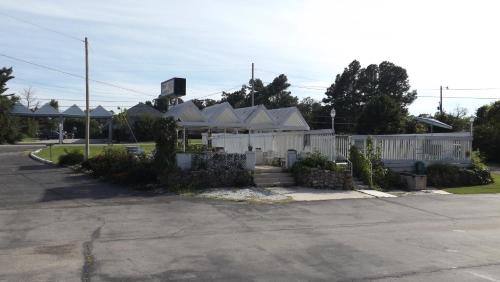 Twin Lakes Inn
