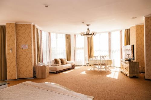 아크타우 Golden Palace 3성급 호텔 스위트룸