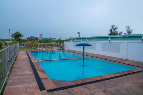 Πισίνα, Hotel Surbhi in Μουντρα