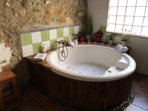  Casa Rustic Suites, JACUZI & LOVE, Pension in Chert bei Rosell
