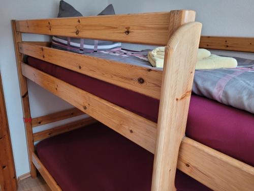 1 queen bed, 1 bunk bed