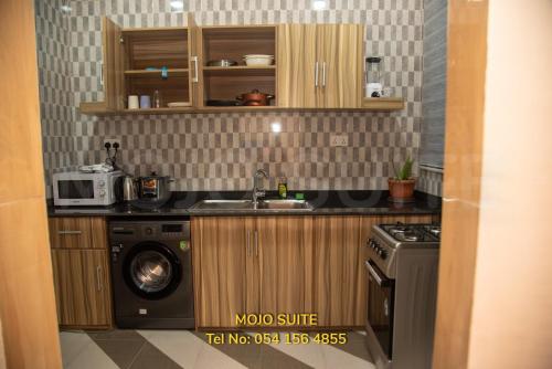 Konyha, Mojo Apartment, Tema in Tema