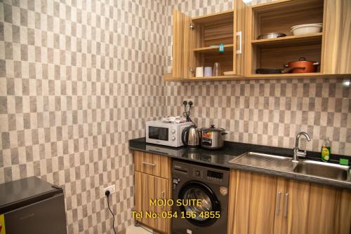 Konyha, Mojo Apartment, Tema in Tema