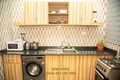 Konyha, Mojo Apartment, Tema in Tema