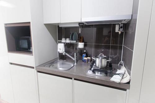 주방, 어반 플레이스 레지던스 강남 (Urban Place Residence Gangnam) in 서울